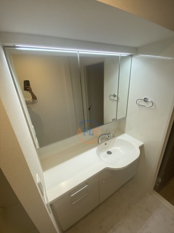 スペチアーレ巽中　B棟の洗面所|スペチアーレ巽中　B棟　独立洗面台