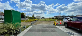 駅近ながら落ち着いた街並みで、便利さと穏やかな暮らしやすさを兼ね備えた好立地です。土地の広さ50坪以上。