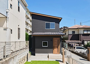 【同社施工例】JR「中山寺」駅まで徒歩3分の駅近ロケーション（毎日の通勤やお出かけがスムーズで、忙しいご家庭にも安心）