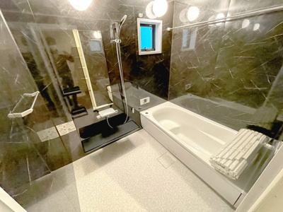 【トイレ】 | 高槻市城西町　新築戸建て♪ | 【同社施工例写真】トイレ♪
1階＋2階　トイレ 手洗い器付き♪