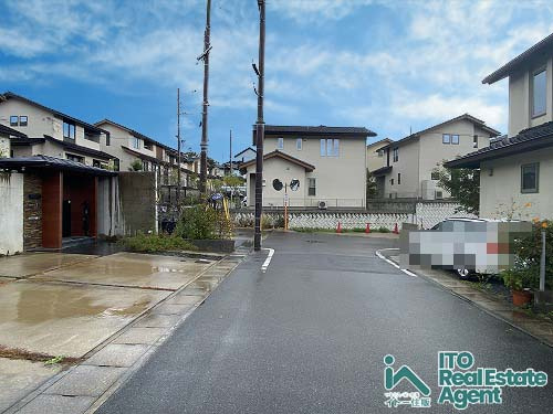 岩倉幡枝町　中古戸建の前面道路含む現地写真