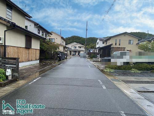 岩倉幡枝町　中古戸建の前面道路含む現地写真