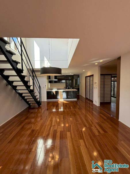 岩倉幡枝町　中古戸建の居間・リビング