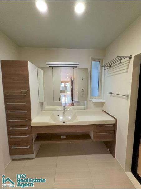 岩倉幡枝町　中古戸建の独立洗面台