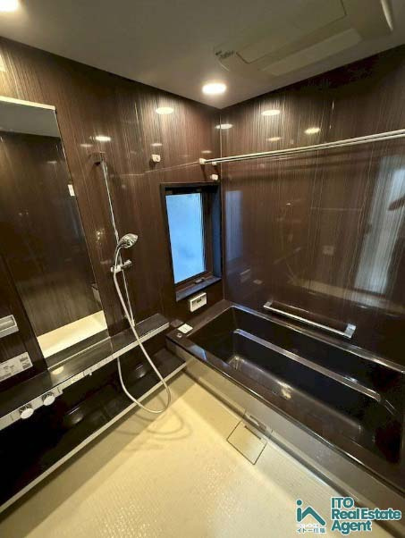 岩倉幡枝町　中古戸建の浴室