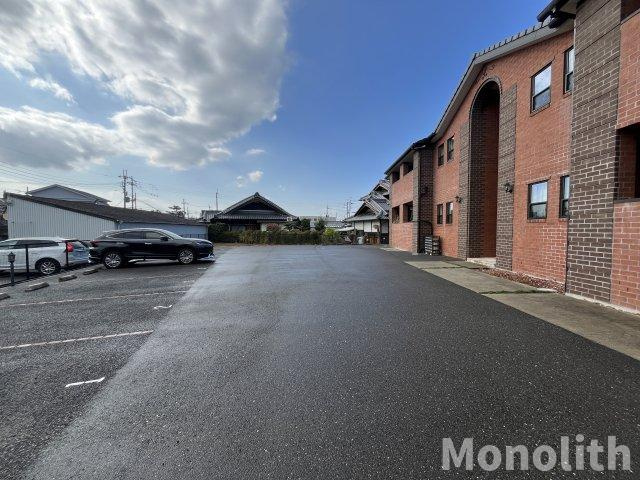 カーサローゼオⅡの駐車場