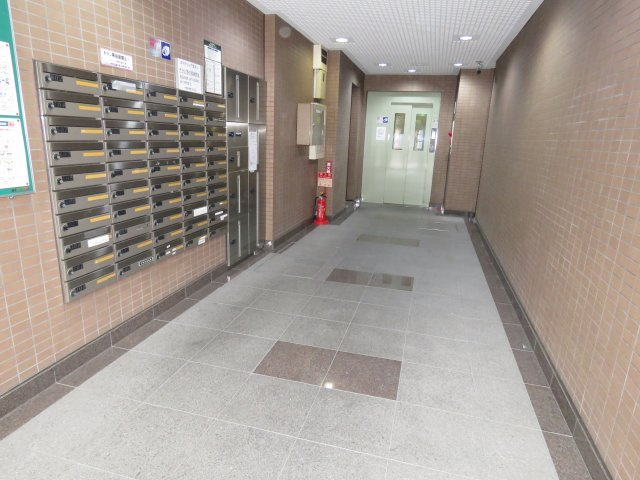 伊勢原六番館のエントランス