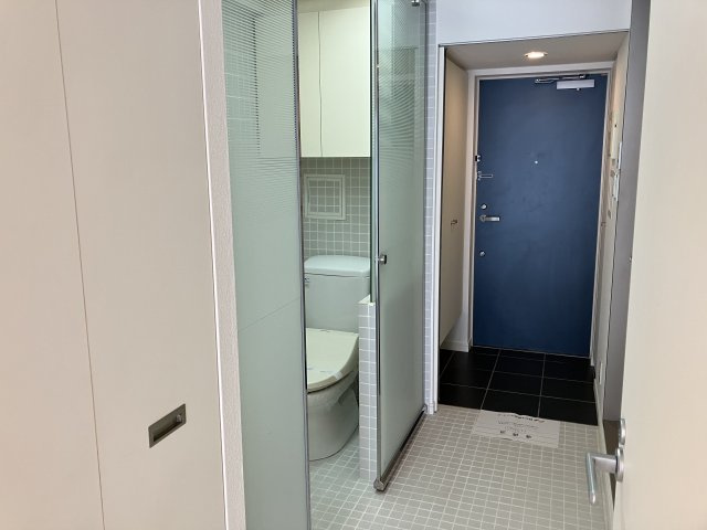 プライムアーバン三軒茶屋の玄関|明るい玄関です