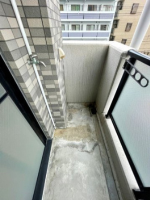 【バルコニー】 | エクセレント上新8 | ベランダに洗濯機置き場があります