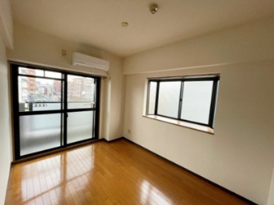 【洋室】 | エクセレント上新8 | 落ち着いた色調の洋室です