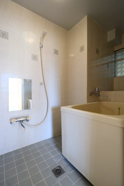 蛎殻町団地の浴室|お風呂で日々の疲れを落としましょう