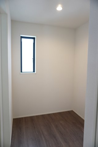 越谷市弥栄町4丁目 新築分譲住宅 全3棟 3号棟のキッチン|パントリー