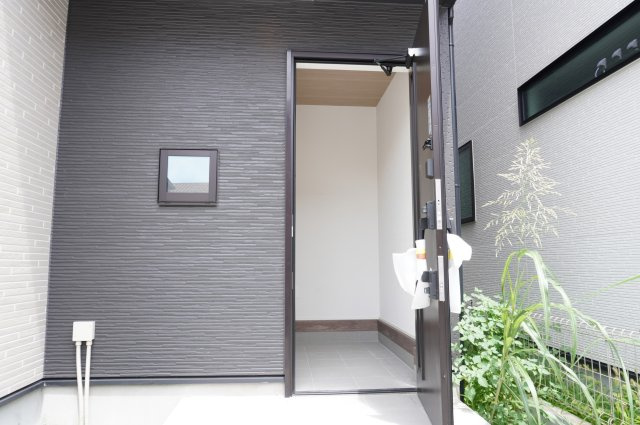 越谷市弥栄町4丁目 新築分譲住宅 全3棟 3号棟の玄関