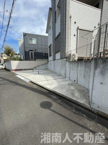 小田原市小竹　中古戸建の駐車場|駐車スペースもあります