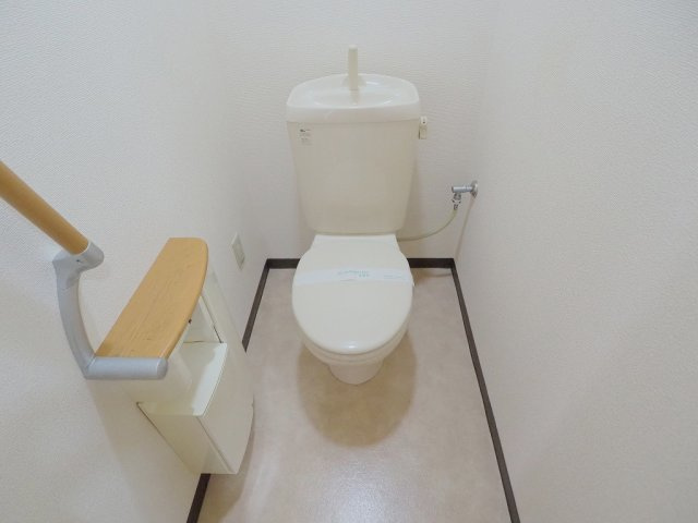 メイプルヒルズのトイレ|反転タイプです。※現況優先です。