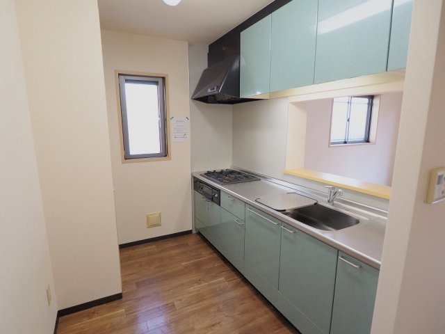 メイプルヒルズのキッチン|反転タイプです。※現況優先です。