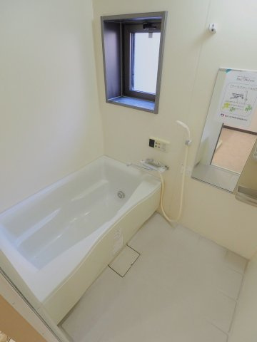 メイプルヒルズの浴室|反転タイプです。※現況優先です。