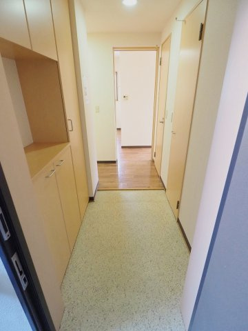 メイプルヒルズの玄関|反転タイプです。※現況優先です。