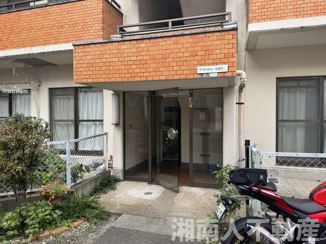 ワイドリバー大船第二のエントランス|建物の内部です