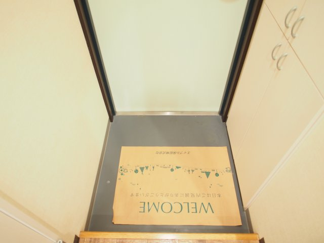 夕陽丘マンションの玄関