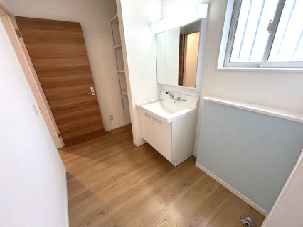 東松山市松山町2丁目　中古戸建の洗面所|広い洗面脱衣所です