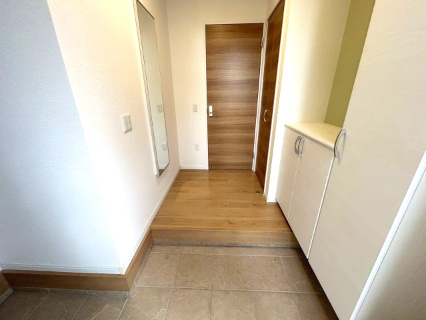 東松山市松山町2丁目　中古戸建の玄関|広い玄関スペース