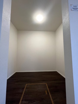 【洋室】 | 川崎区京町一丁目戸建 | 約10.3帖の洋室クローゼットです。