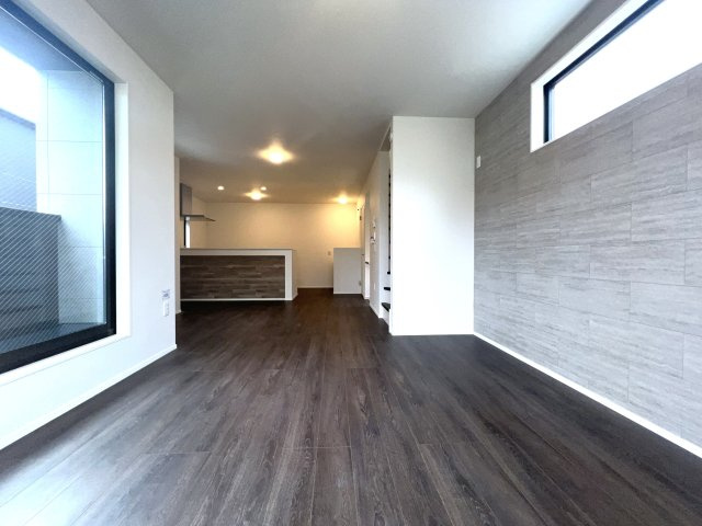 【居間・リビング】 | 川崎区京町一丁目戸建 | LDK19.3帖　床暖房2か所設置