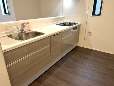 【キッチン】 | 川崎区京町一丁目戸建 | 浄水器、食洗器搭載のキッチン