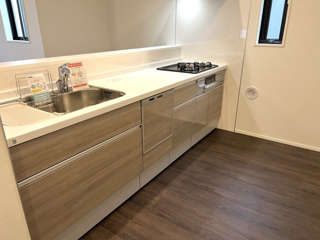 【キッチン】 | 川崎区京町一丁目戸建 | 浄水器、食洗器搭載のキッチン