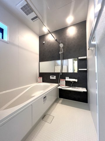 【浴室】 | 川崎区京町一丁目戸建 | お手入れのしやすいパネル浴室