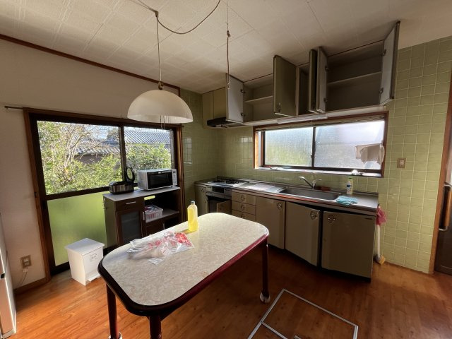 宮崎県串間市塩町　川を眺める平家一戸建て住宅のキッチン