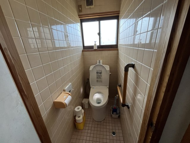 宮崎県串間市塩町　川を眺める平家一戸建て住宅のトイレ