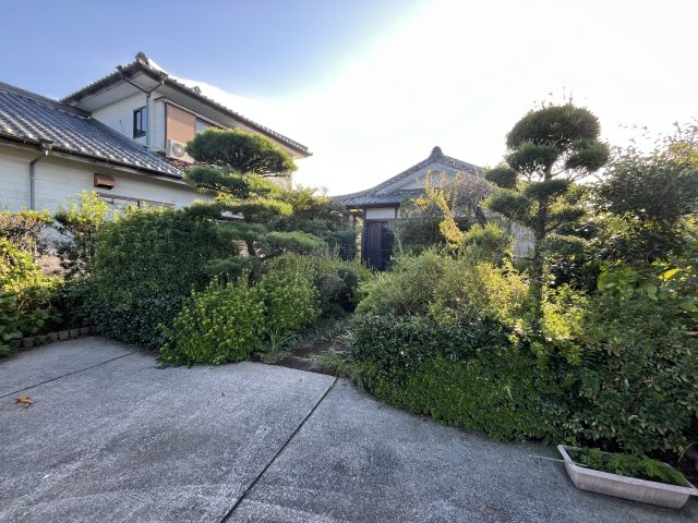 宮崎県串間市塩町　川を眺める平家一戸建て住宅