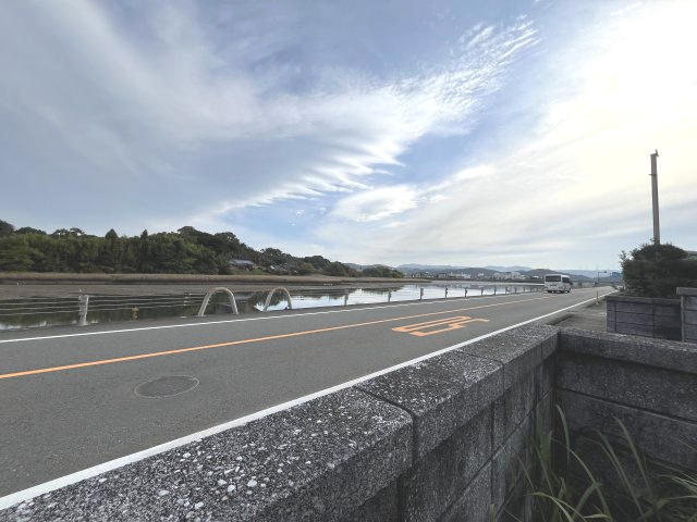 宮崎県串間市塩町　川を眺める平家一戸建て住宅の展望|国道を挟んで善田（ぜんだ）川が流れています