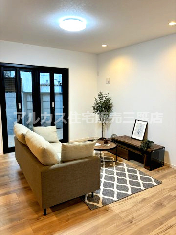 武蔵野市 吉祥寺南町５丁目 中央線 西荻窪駅 新築戸建の居間・リビング