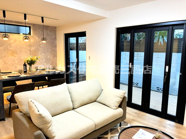 武蔵野市 吉祥寺南町５丁目 中央線 西荻窪駅 新築戸建の居間・リビング