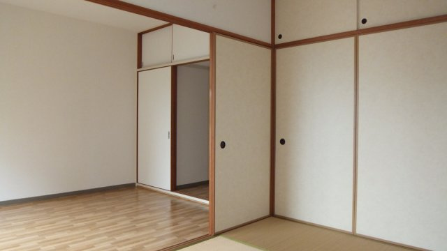 市川グリーンタウン鈴の居間・リビング|結構広いです