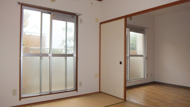 市川グリーンタウン鈴の居間・リビング|光ファイバー対応しております