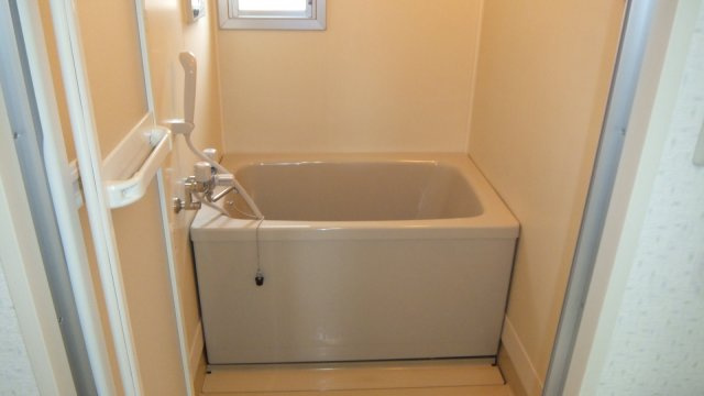 市川グリーンタウン鈴の浴室|追炊き機能付きお風呂です