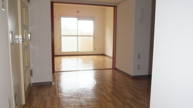 市川グリーンタウン鈴の居間・リビング|リビング結構広いです