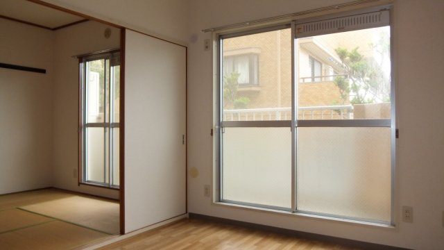 市川グリーンタウン鈴|窓ガラス結構広いです