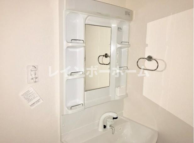 【仲介手数料：50％OFF】対象物件！の洗面所|ゆったりとスペースのある洗面所