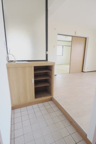 ラフォート牛田の玄関