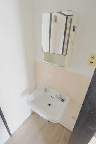 ラフォート牛田の洗面所