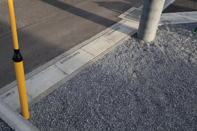 《仲介手数料無料》見沼区深作５丁目117(1号棟)新築一戸建てグラファーレの外観|敷地内に電柱が入っています。
撮影日 2025年11月4日 15:15 晴れ