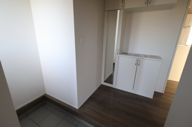 《仲介手数料無料》見沼区深作５丁目117(1号棟)新築一戸建てグラファーレの玄関|撮影日 2025年11月4日 15:15 晴れ