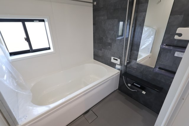 《仲介手数料無料》見沼区深作５丁目117(1号棟)新築一戸建てグラファーレの浴室|撮影日 2025年11月4日 15:15 晴れ