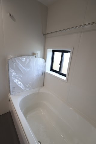 《仲介手数料無料》見沼区深作５丁目117(1号棟)新築一戸建てグラファーレの浴室|撮影日 2025年11月4日 15:15 晴れ