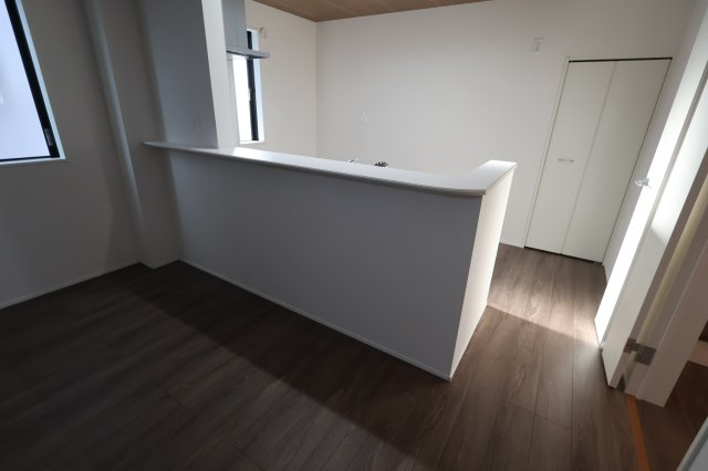 《仲介手数料無料》見沼区深作５丁目117(1号棟)新築一戸建てグラファーレのキッチン|撮影日 2025年11月4日 15:15 晴れ